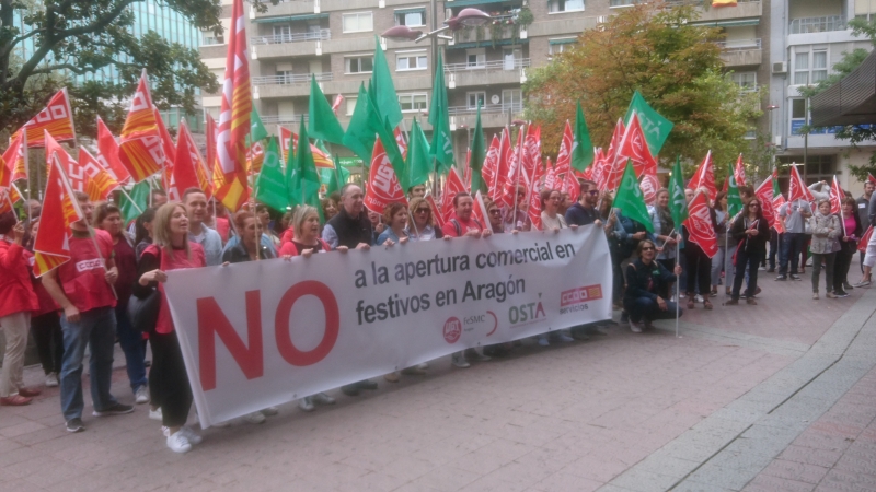 Marcha de protesta en Zaragoza por las aperturas comerciales en domingos y festivos